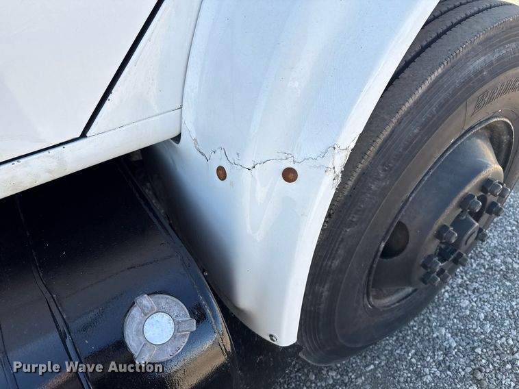 image for item EG2666 1995 International 4900 flatbed truck