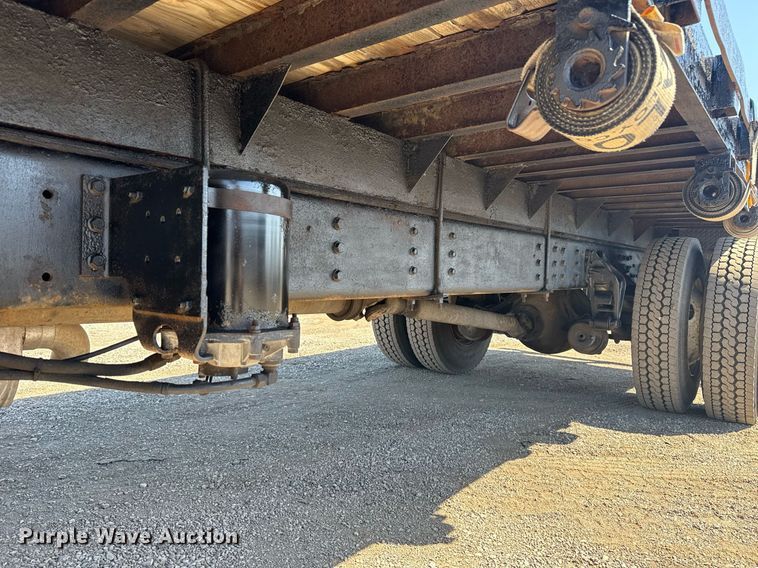 image for item EG2666 1995 International 4900 flatbed truck