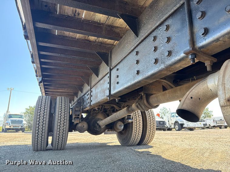 image for item EG2666 1995 International 4900 flatbed truck