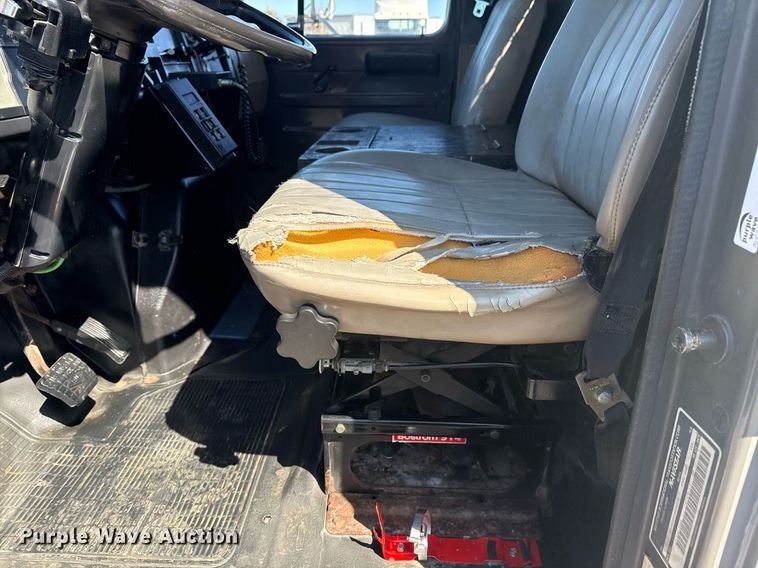 image for item EG2666 1995 International 4900 flatbed truck