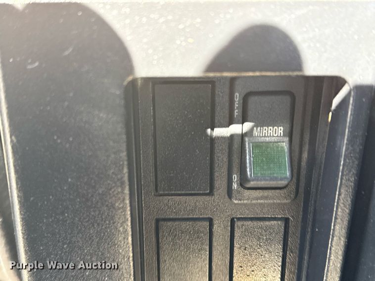 image for item EG2666 1995 International 4900 flatbed truck