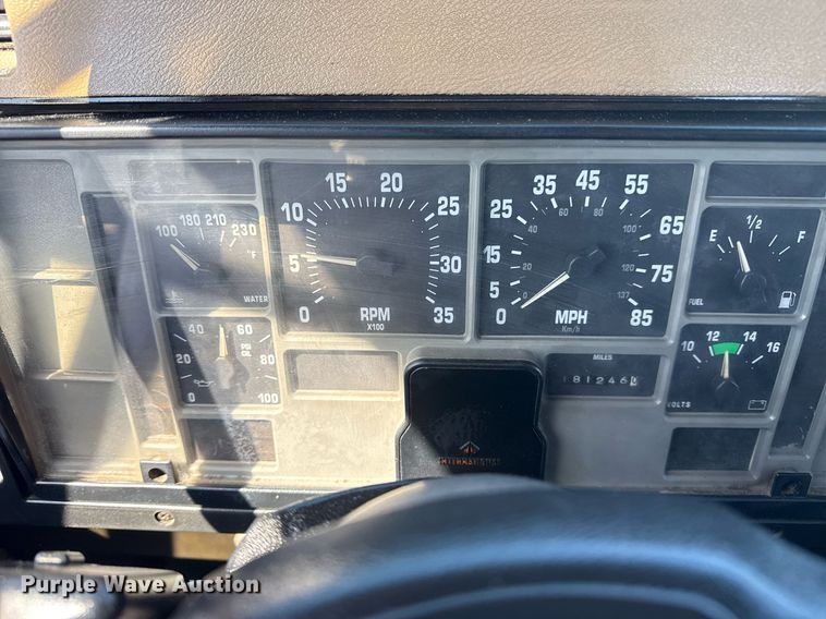 image for item EG2666 1995 International 4900 flatbed truck