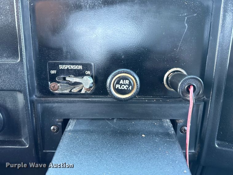 image for item EG2666 1995 International 4900 flatbed truck