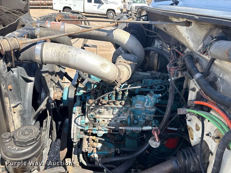 image for item EG2666 1995 International 4900 flatbed truck