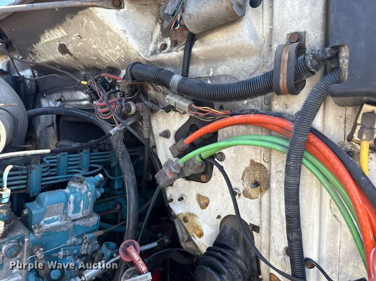 image for item EG2666 1995 International 4900 flatbed truck