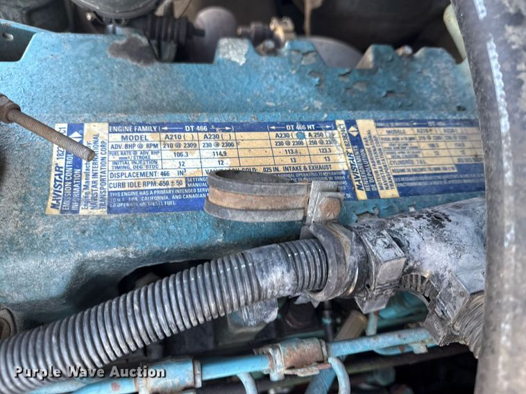 image for item EG2666 1995 International 4900 flatbed truck