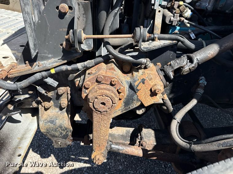 image for item EG2666 1995 International 4900 flatbed truck