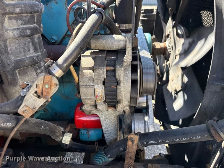 image for item EG2666 1995 International 4900 flatbed truck