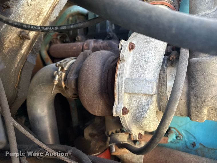 image for item EG2666 1995 International 4900 flatbed truck