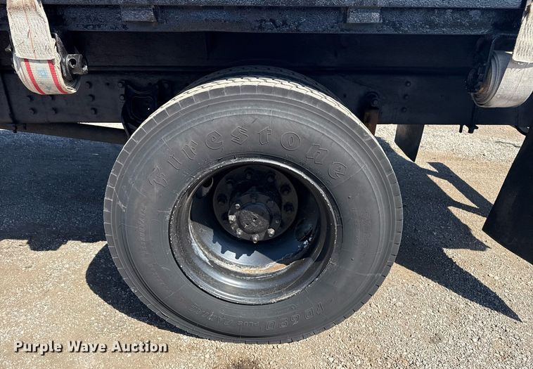 image for item EG2666 1995 International 4900 flatbed truck