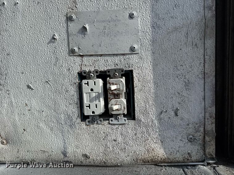 image for item EG5695 2017 Ford F550 Super Duty box truck