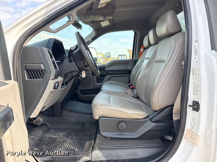 image for item EG5695 2017 Ford F550 Super Duty box truck