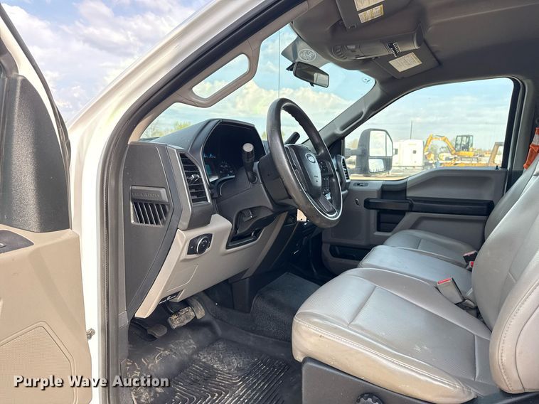 image for item EG5695 2017 Ford F550 Super Duty box truck