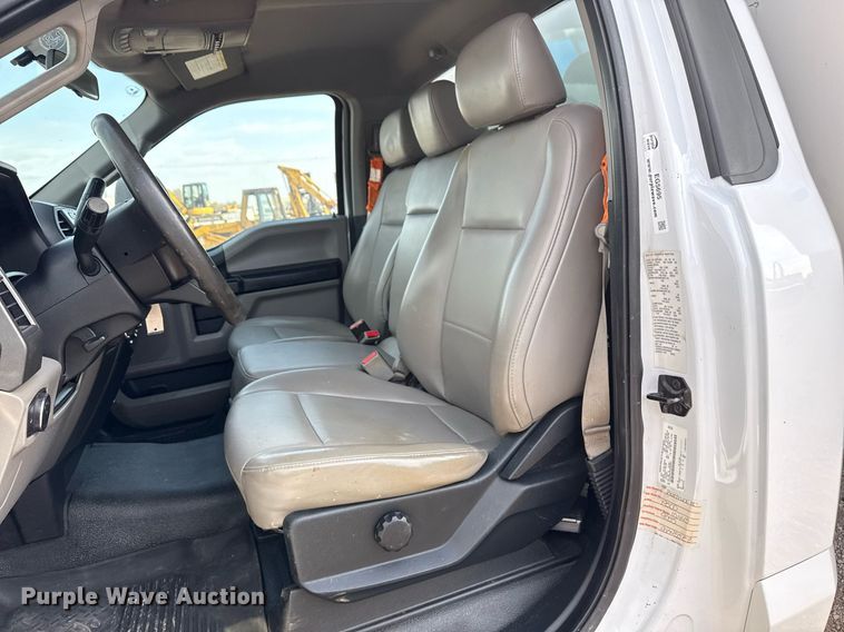 image for item EG5695 2017 Ford F550 Super Duty box truck