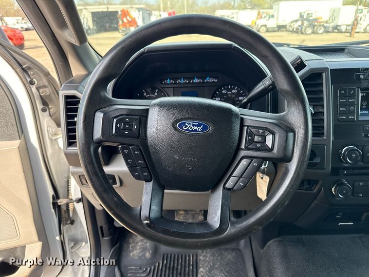 image for item EG5695 2017 Ford F550 Super Duty box truck