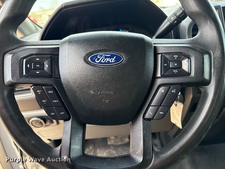 image for item EG5695 2017 Ford F550 Super Duty box truck