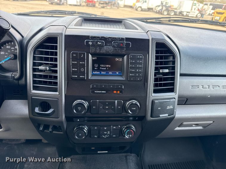 image for item EG5695 2017 Ford F550 Super Duty box truck