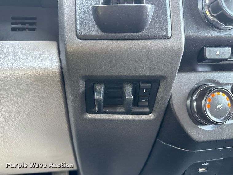 image for item EG5695 2017 Ford F550 Super Duty box truck