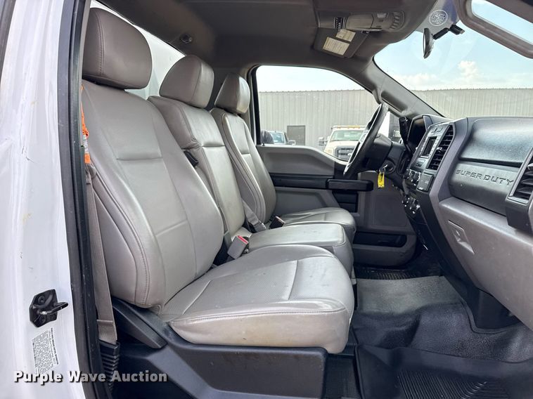 image for item EG5695 2017 Ford F550 Super Duty box truck