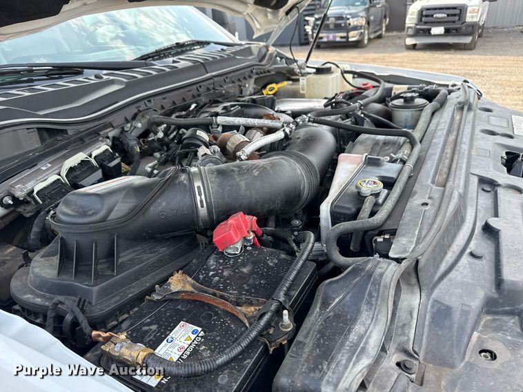 image for item EG5695 2017 Ford F550 Super Duty box truck