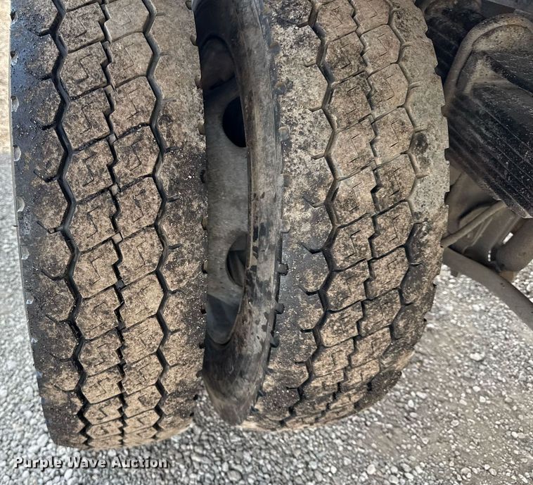 image for item EG5695 2017 Ford F550 Super Duty box truck