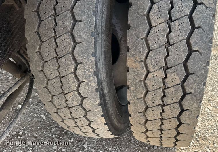 image for item EG5695 2017 Ford F550 Super Duty box truck