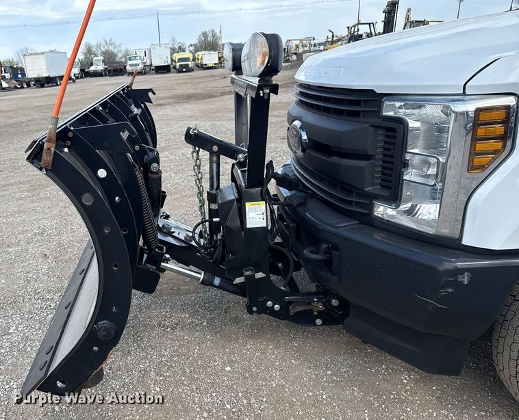 image for item EG5699 2019 Ford F250 Super Duty Crew Cab pickup truck