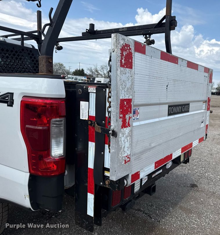 image for item EG5699 2019 Ford F250 Super Duty Crew Cab pickup truck