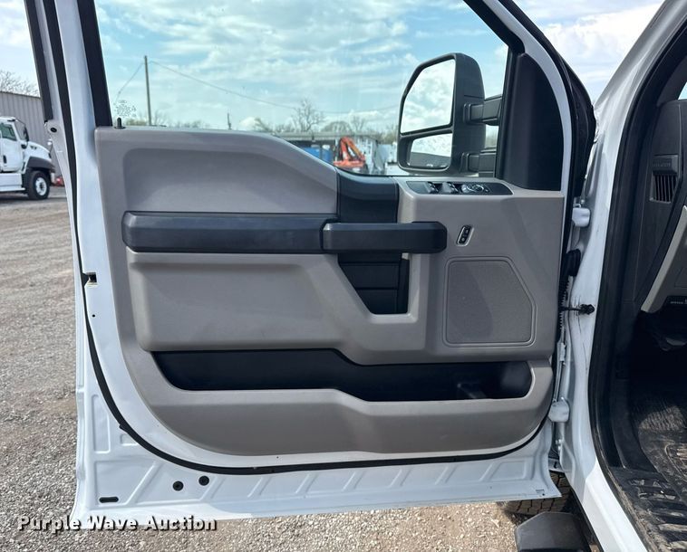 image for item EG5699 2019 Ford F250 Super Duty Crew Cab pickup truck