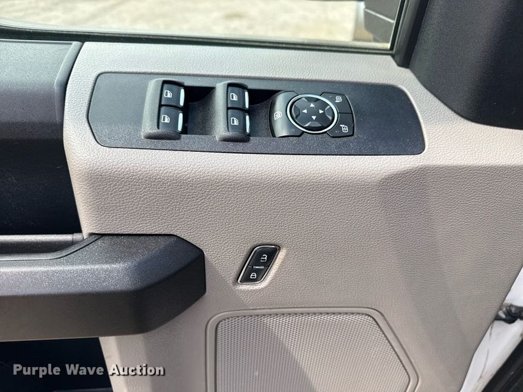 image for item EG5699 2019 Ford F250 Super Duty Crew Cab pickup truck