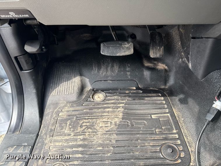 image for item EG5699 2019 Ford F250 Super Duty Crew Cab pickup truck