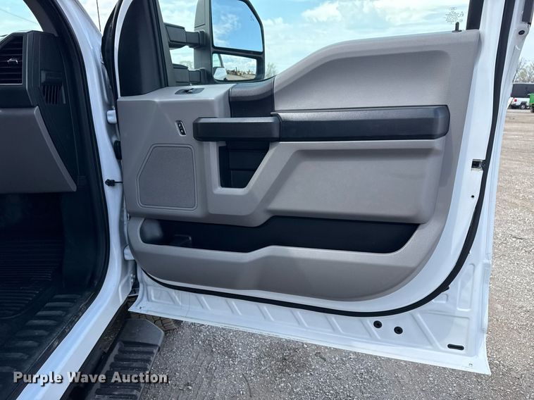 image for item EG5699 2019 Ford F250 Super Duty Crew Cab pickup truck