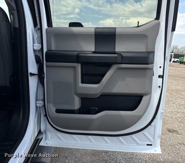 image for item EG5699 2019 Ford F250 Super Duty Crew Cab pickup truck