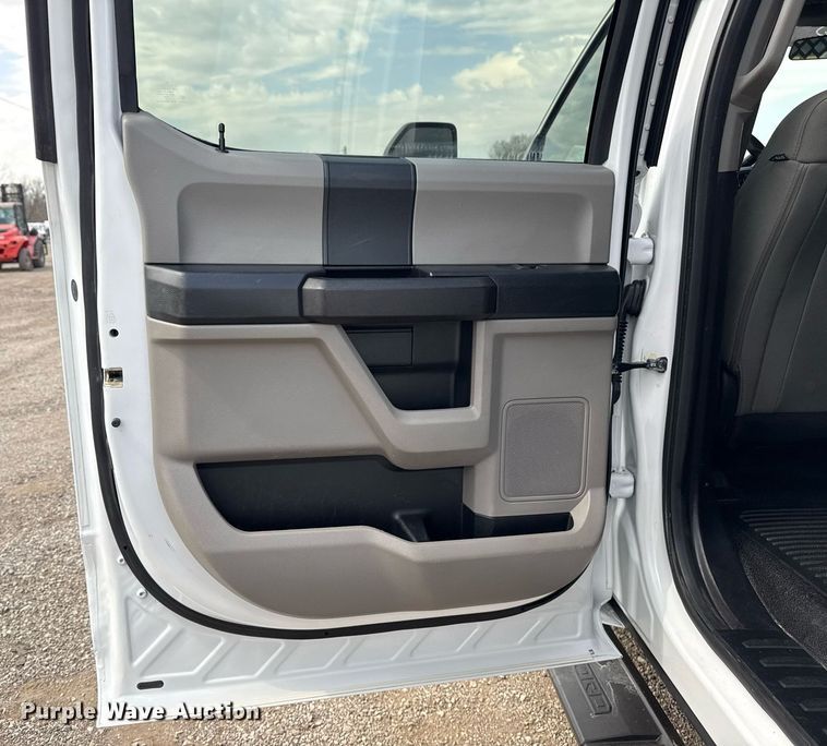 image for item EG5699 2019 Ford F250 Super Duty Crew Cab pickup truck