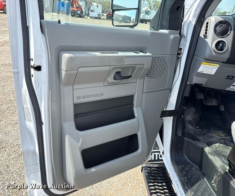 image for item EG5703 2018 Ford E450  Super Duty refrigerated truck