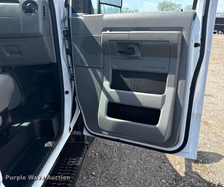 image for item EG5703 2018 Ford E450  Super Duty refrigerated truck