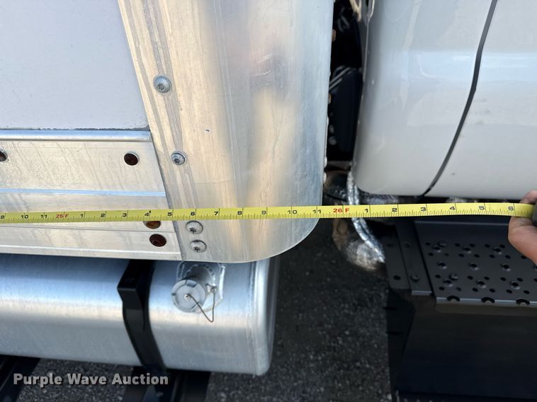 image for item EG5707 2018 Ford F650 Super Duty box truck