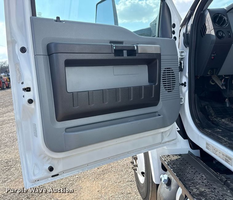 image for item EG5707 2018 Ford F650 Super Duty box truck