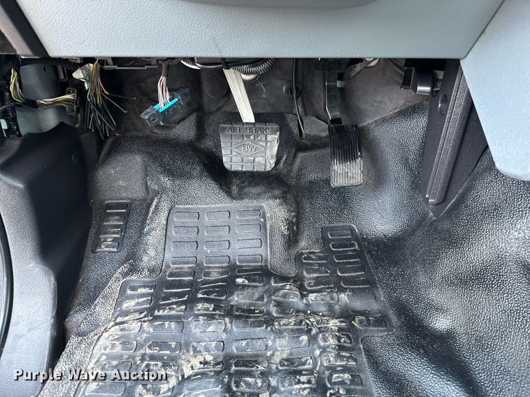 image for item EG5707 2018 Ford F650 Super Duty box truck