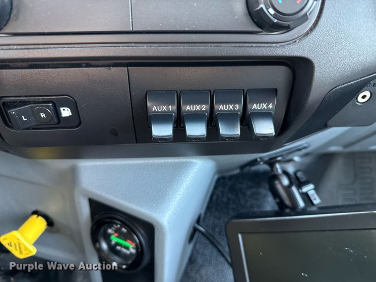 image for item EG5707 2018 Ford F650 Super Duty box truck