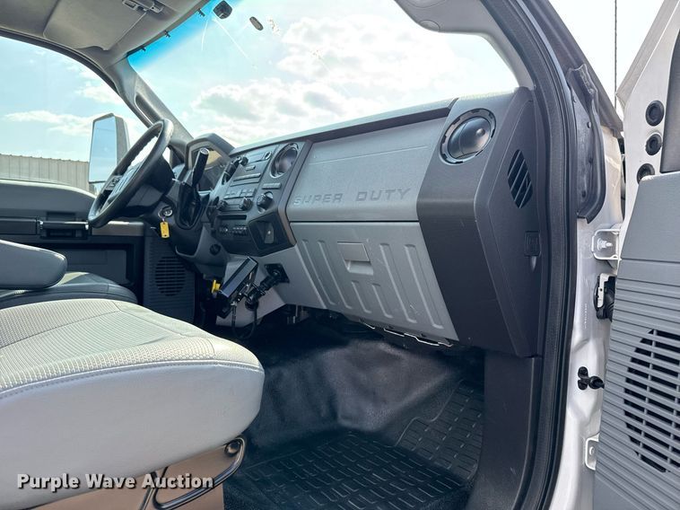 image for item EG5707 2018 Ford F650 Super Duty box truck