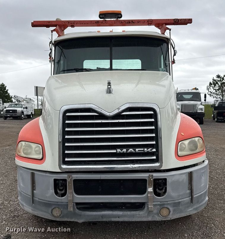 image for item EG5712 2013 Mack CXU612 toter truck