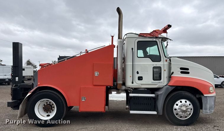 image for item EG5712 2013 Mack CXU612 toter truck
