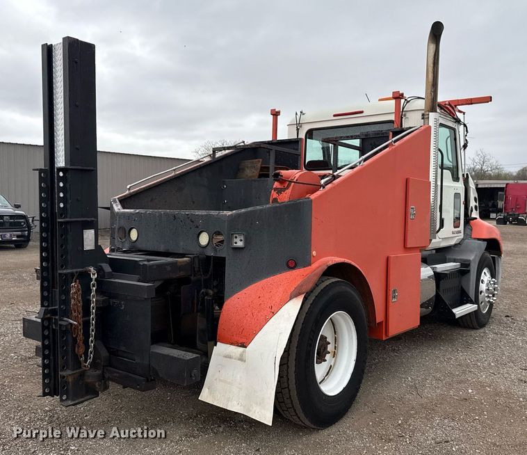 image for item EG5712 2013 Mack CXU612 toter truck