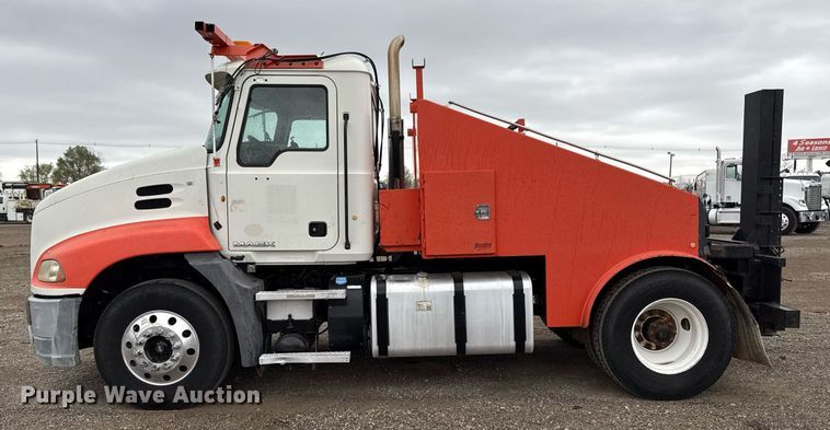 image for item EG5712 2013 Mack CXU612 toter truck