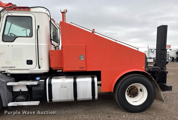 image for item EG5712 2013 Mack CXU612 toter truck