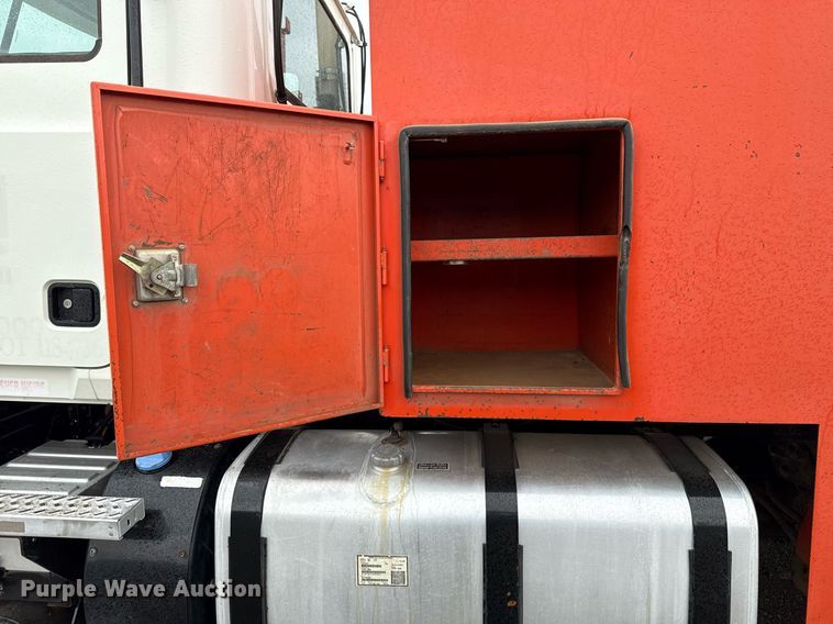 image for item EG5712 2013 Mack CXU612 toter truck