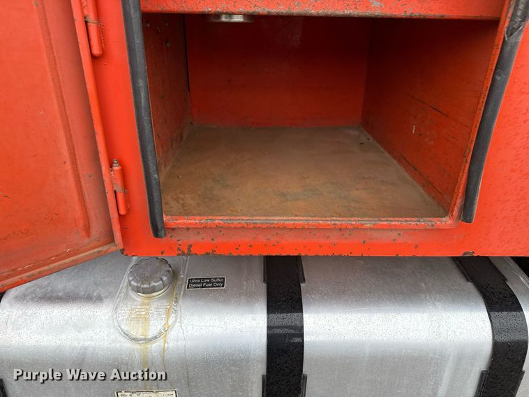 image for item EG5712 2013 Mack CXU612 toter truck