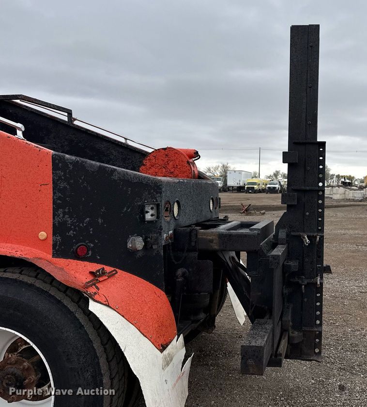 image for item EG5712 2013 Mack CXU612 toter truck