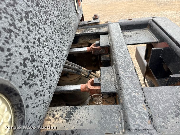 image for item EG5712 2013 Mack CXU612 toter truck